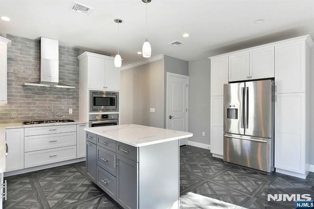 290 Tom Hunter Road B, Fort Lee, NJ 07024