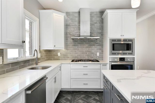 290 Tom Hunter Road B, Fort Lee, NJ 07024