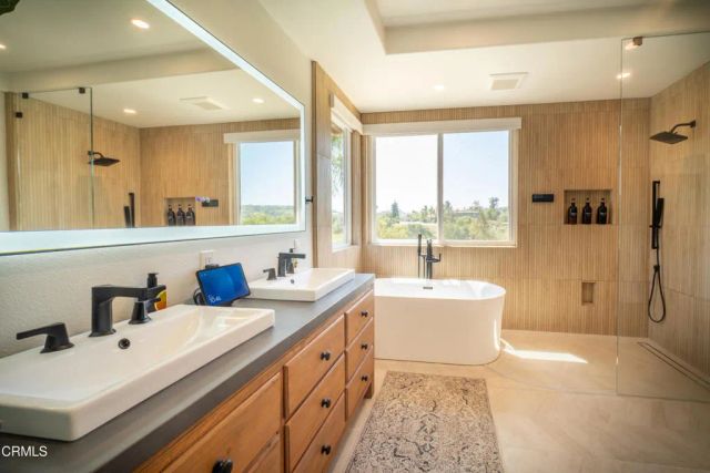 2802 Golf Villa Way, Camarillo, CA 93010