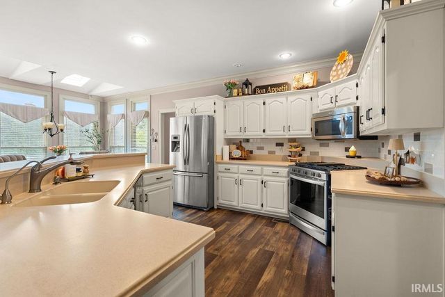 3022 Southern Trace Drive, Newburgh, IN 47630