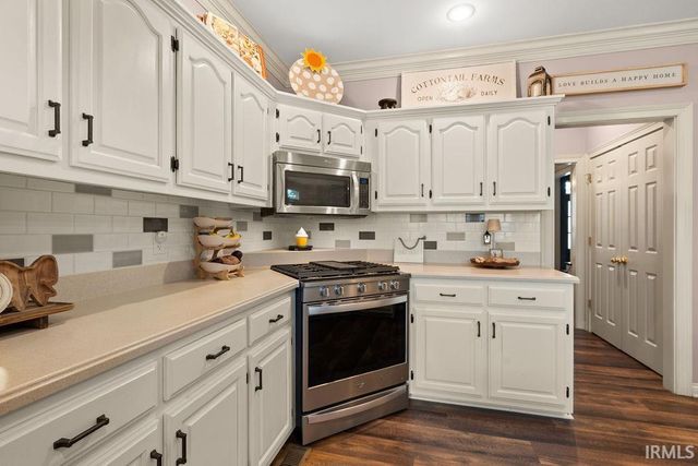 3022 Southern Trace Drive, Newburgh, IN 47630