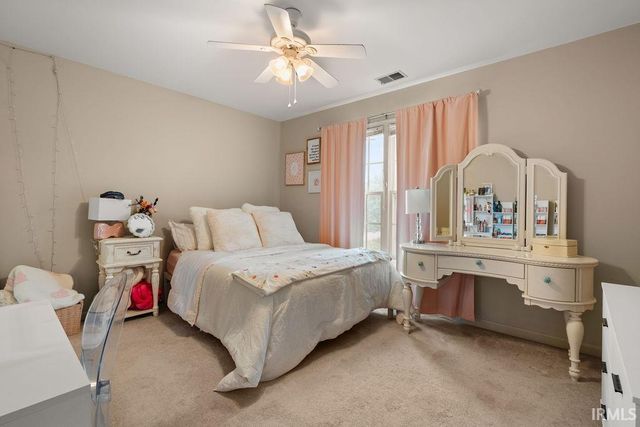 3022 Southern Trace Drive, Newburgh, IN 47630
