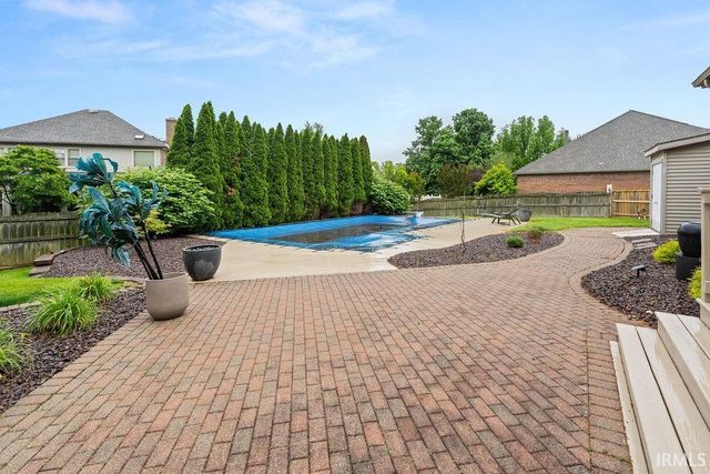 3022 Southern Trace Drive, Newburgh, IN 47630
