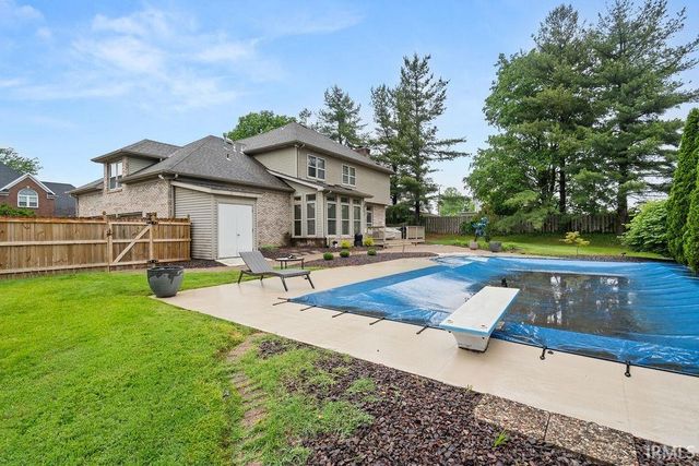 3022 Southern Trace Drive, Newburgh, IN 47630