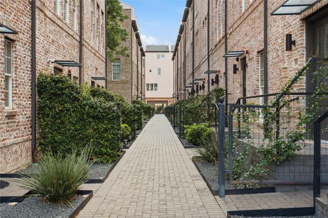 1411 Town Creek DR 6, Austin, TX 78741
