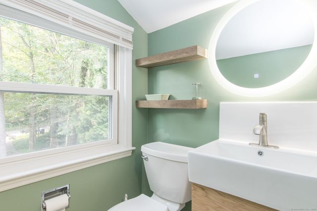 211 New Canaan Road, Wilton, CT 06897