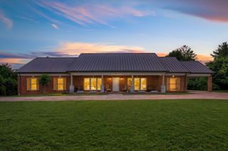 402 Fairway Trl, Springfield, TN 37172