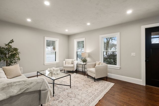 2 Northrop St, Hopedale, MA 01747