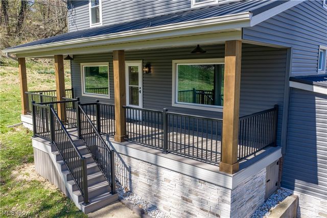 3689 Reichman Drive NW, Dover, OH 44622