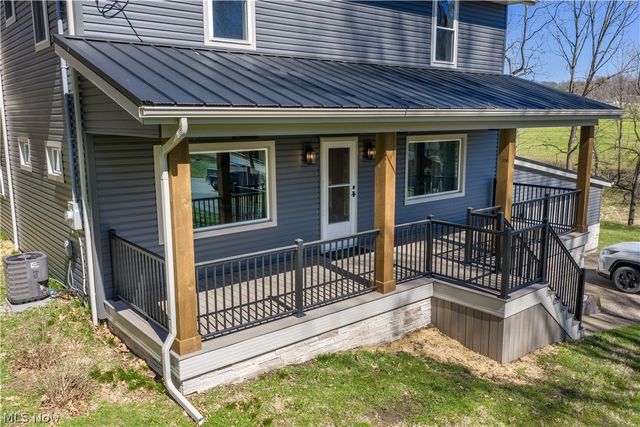 3689 Reichman Drive NW, Dover, OH 44622