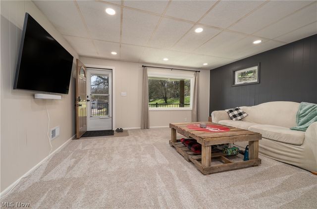 3689 Reichman Drive NW, Dover, OH 44622