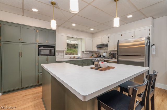 3689 Reichman Drive NW, Dover, OH 44622