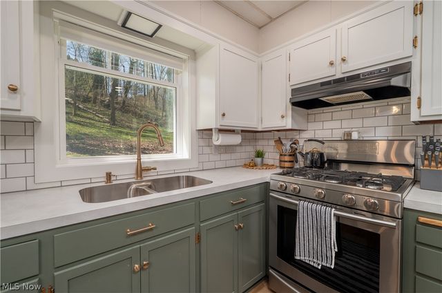 3689 Reichman Drive NW, Dover, OH 44622