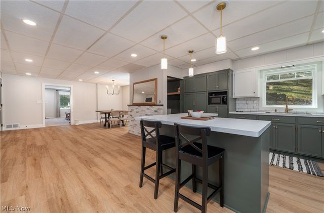 3689 Reichman Drive NW, Dover, OH 44622