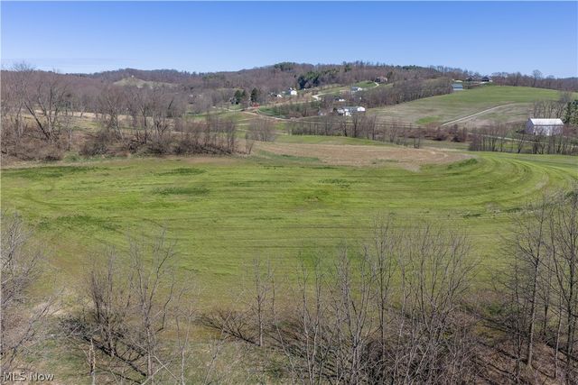 3689 Reichman Drive NW, Dover, OH 44622