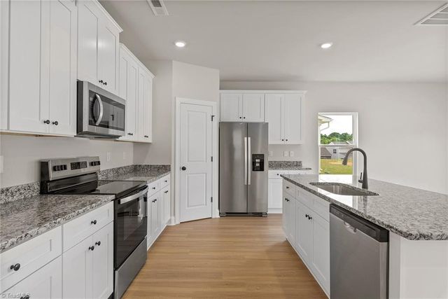 3446 Robindale Drive, Winston-salem, NC 27107