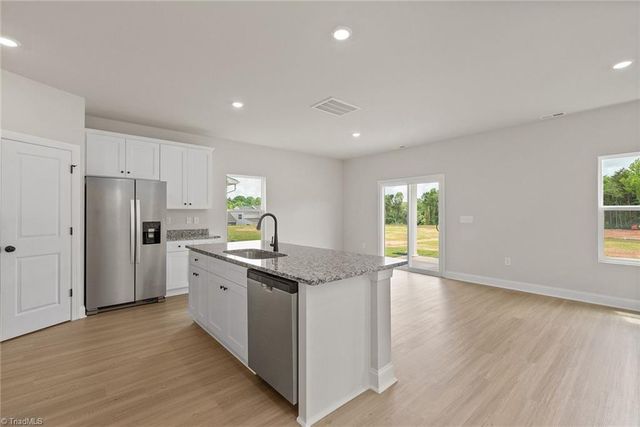 3446 Robindale Drive, Winston-salem, NC 27107