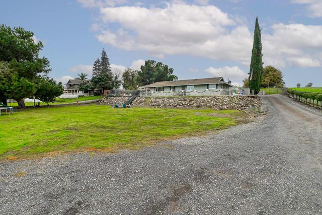 4906 Webster Rd, Oakdale, CA 95361