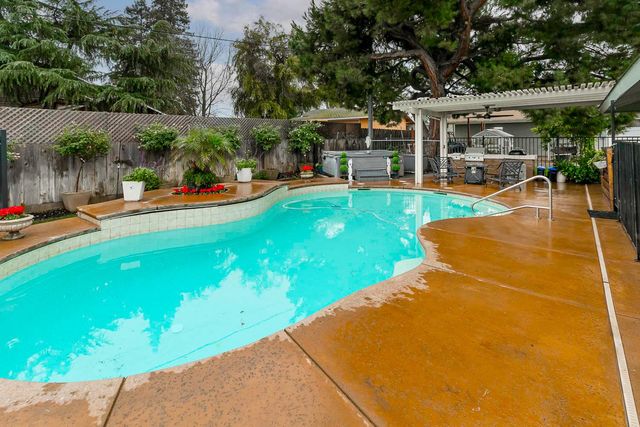 4906 Webster Rd, Oakdale, CA 95361