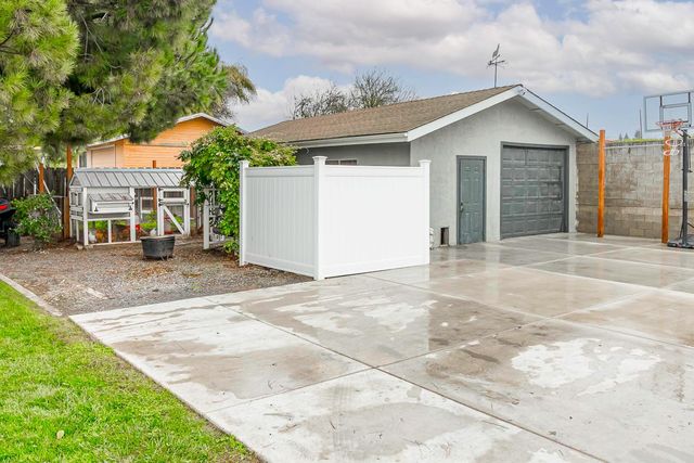 4906 Webster Rd, Oakdale, CA 95361