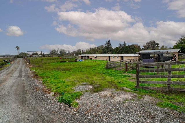 4906 Webster Rd, Oakdale, CA 95361