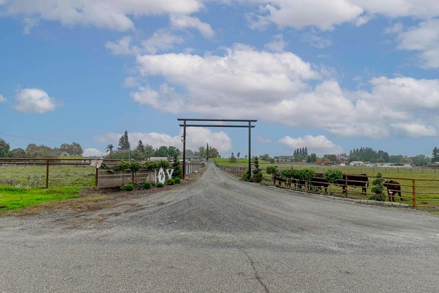 4906 Webster Rd, Oakdale, CA 95361