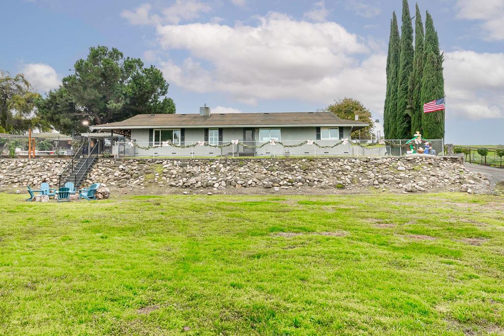 4906 Webster Rd, Oakdale, CA 95361