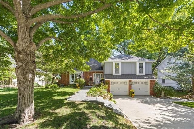 10013 Briar Drive, Overland Park, KS 66207