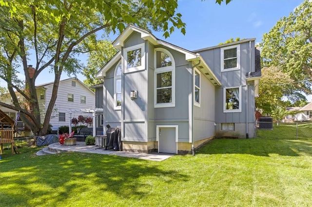 10013 Briar Drive, Overland Park, KS 66207