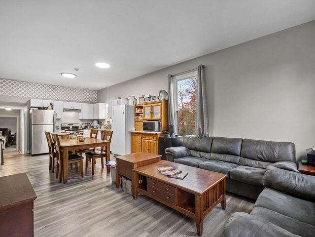 35 Cedar St 6, Gardner, MA 01440