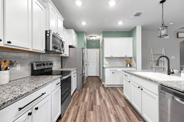 109 Reagor DR, Taylor, TX 76574