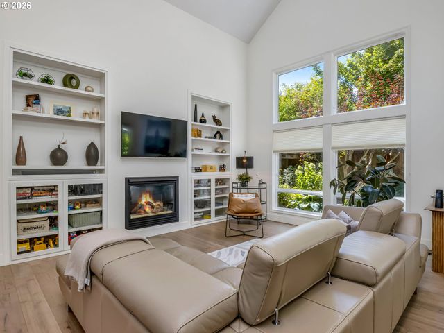 8595 Sw 165TH Ave, Beaverton, OR 97007