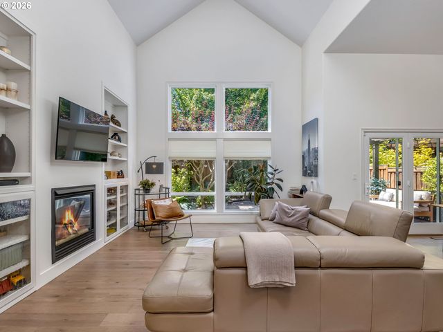 8595 Sw 165TH Ave, Beaverton, OR 97007