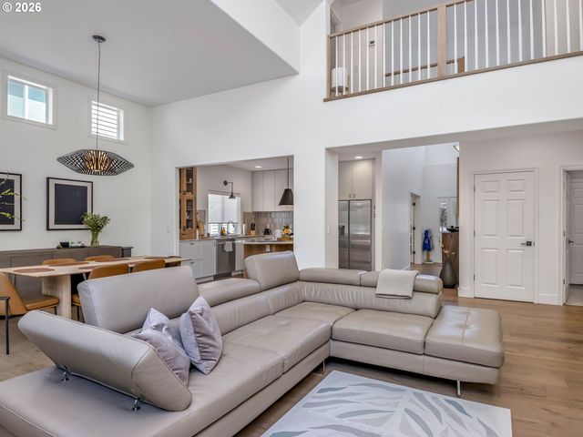 8595 Sw 165TH Ave, Beaverton, OR 97007