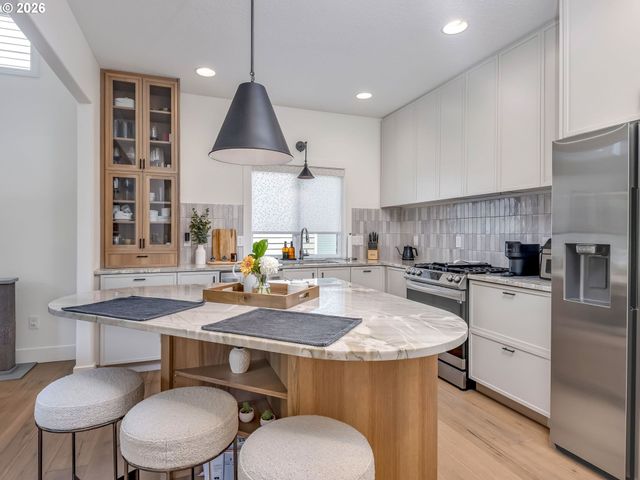 8595 Sw 165TH Ave, Beaverton, OR 97007