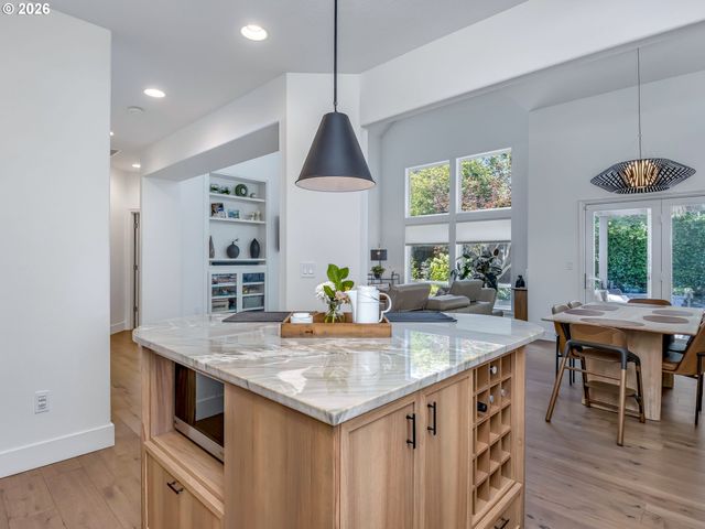 8595 Sw 165TH Ave, Beaverton, OR 97007
