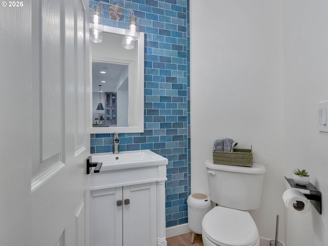 8595 Sw 165TH Ave, Beaverton, OR 97007