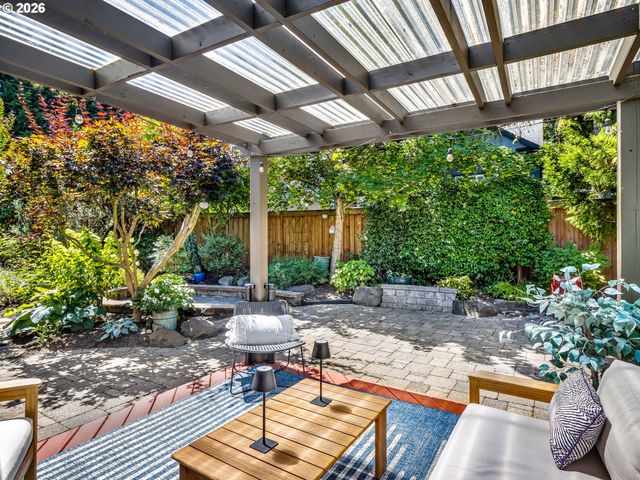 8595 Sw 165TH Ave, Beaverton, OR 97007