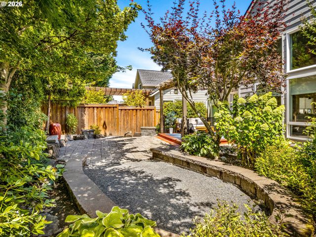 8595 Sw 165TH Ave, Beaverton, OR 97007