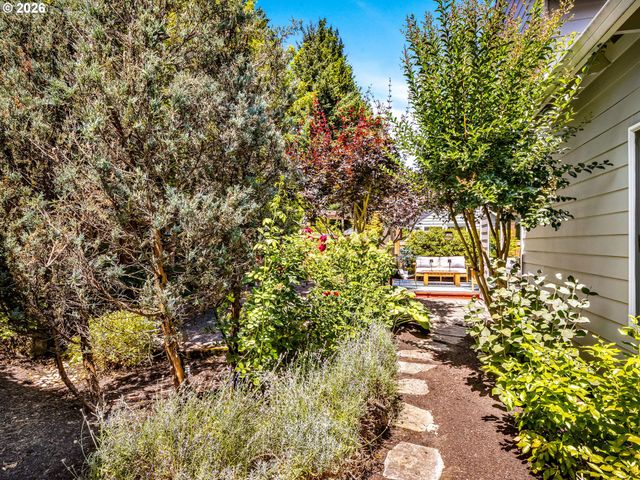 8595 Sw 165TH Ave, Beaverton, OR 97007