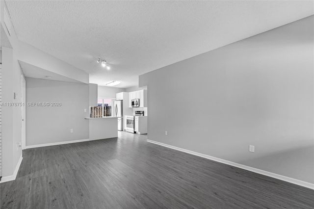 8021 Lake Dr 102, Doral, FL 33166