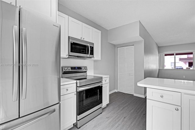 8021 Lake Dr 102, Doral, FL 33166