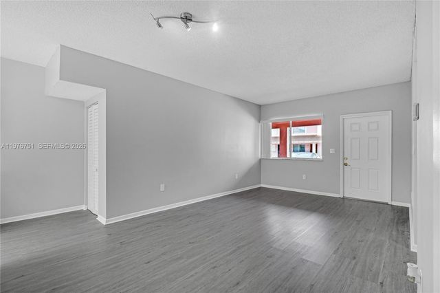 8021 Lake Dr 102, Doral, FL 33166