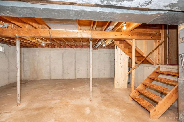 6704 Berwick Drive, Franklin Twp, OH 45005