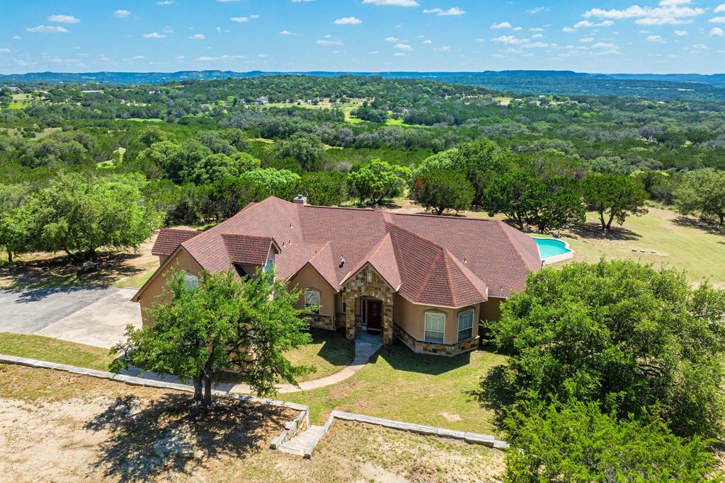 106 Mesquite TRL, Boerne, TX 78006