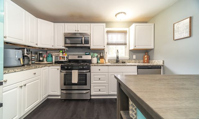 49 Pennsylvania Avenue, Montville, CT 06370