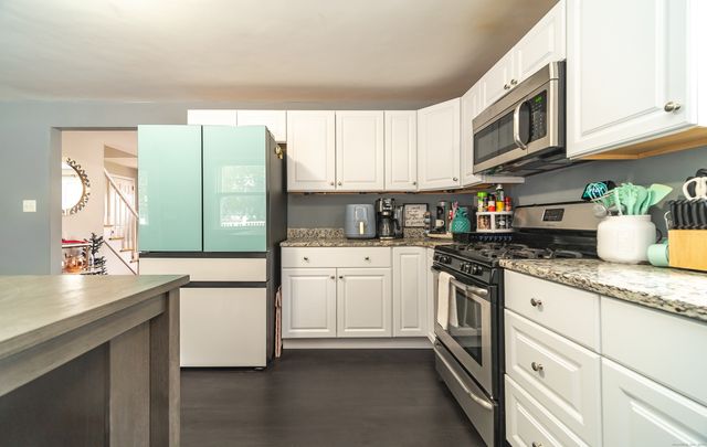 49 Pennsylvania Avenue, Montville, CT 06370