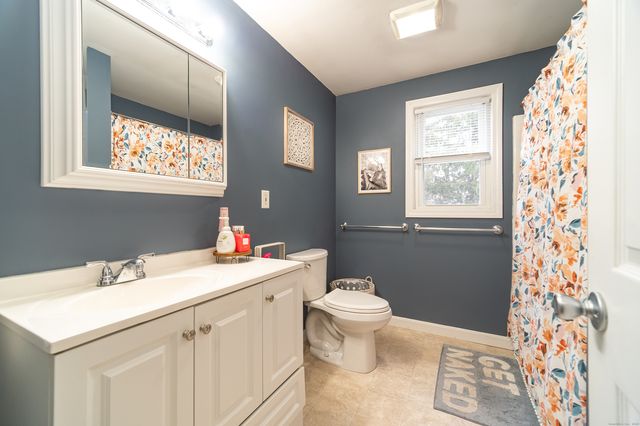 49 Pennsylvania Avenue, Montville, CT 06370