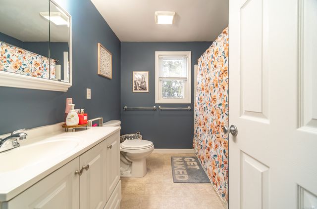 49 Pennsylvania Avenue, Montville, CT 06370