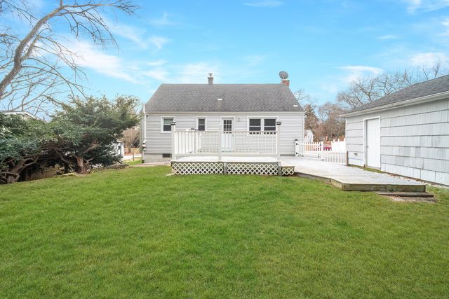 49 Pennsylvania Avenue, Montville, CT 06370